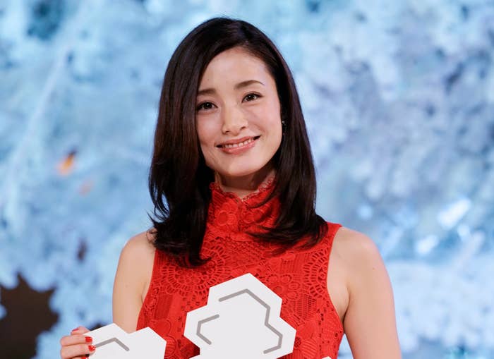 上戸彩さん(時事通信フォト)