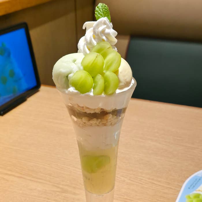 COCO’S(ココス)「シャインマスカットパフェ」