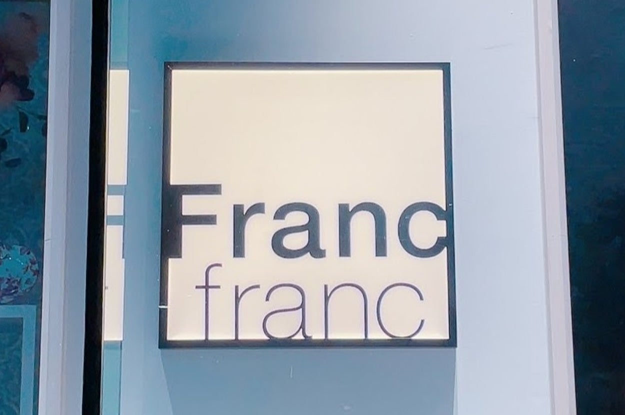 Francfrancの店舗サインが表示されています。