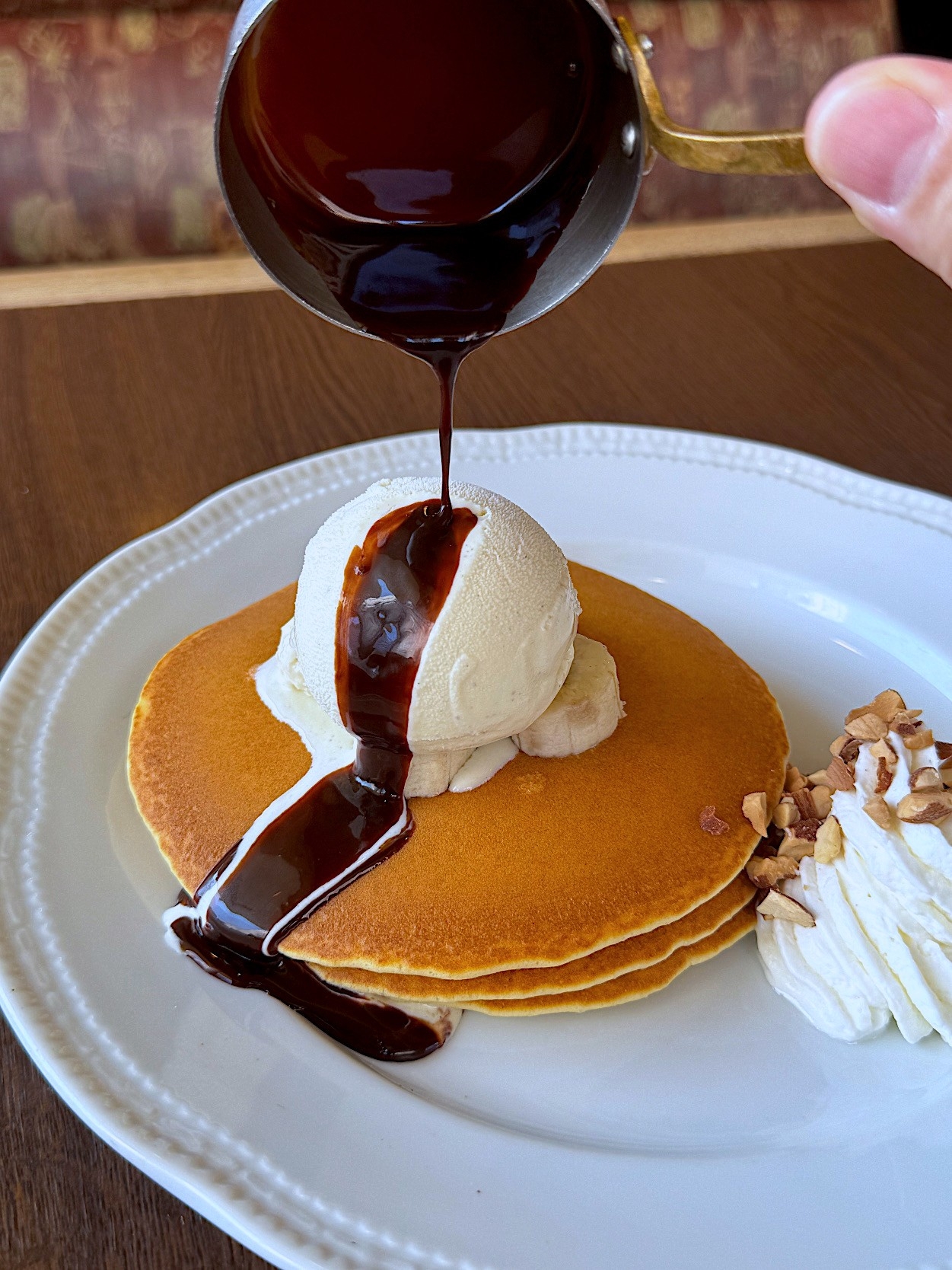 ロイヤルホストの「チョコファッジソースのパンケーキ」
