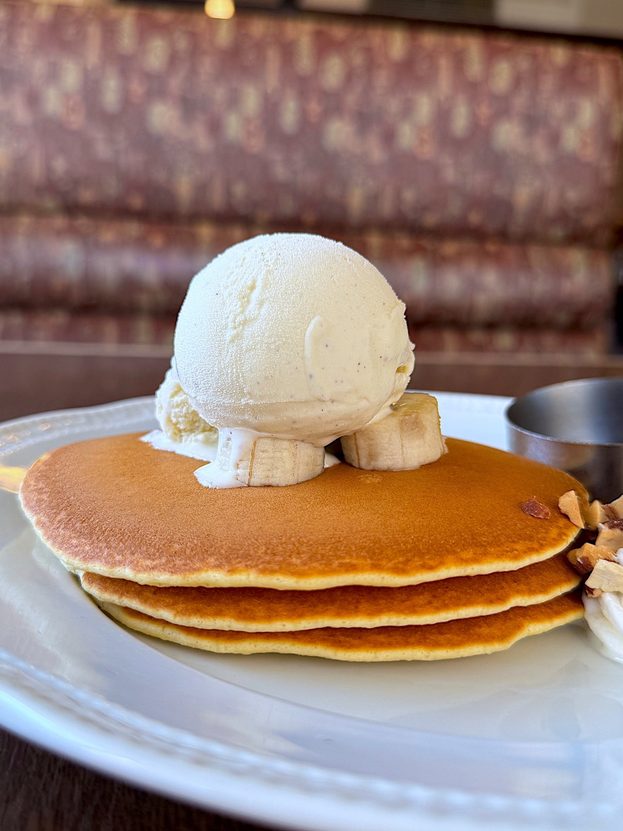 ロイヤルホストの「チョコファッジソースのパンケーキ」