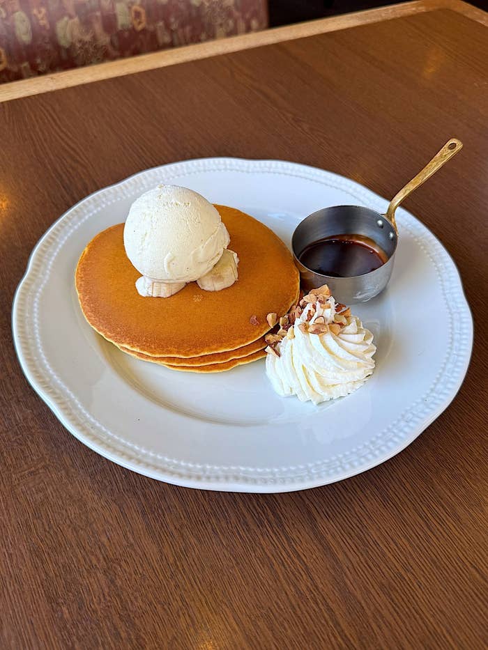 ロイヤルホストの「チョコファッジソースのパンケーキ」