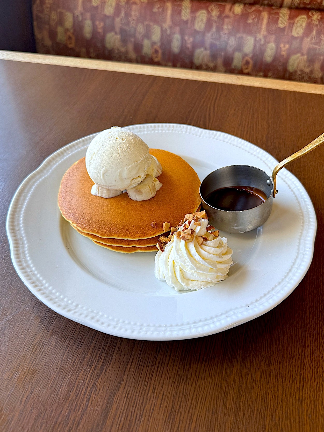 ロイヤルホストの「チョコファッジソースのパンケーキ」