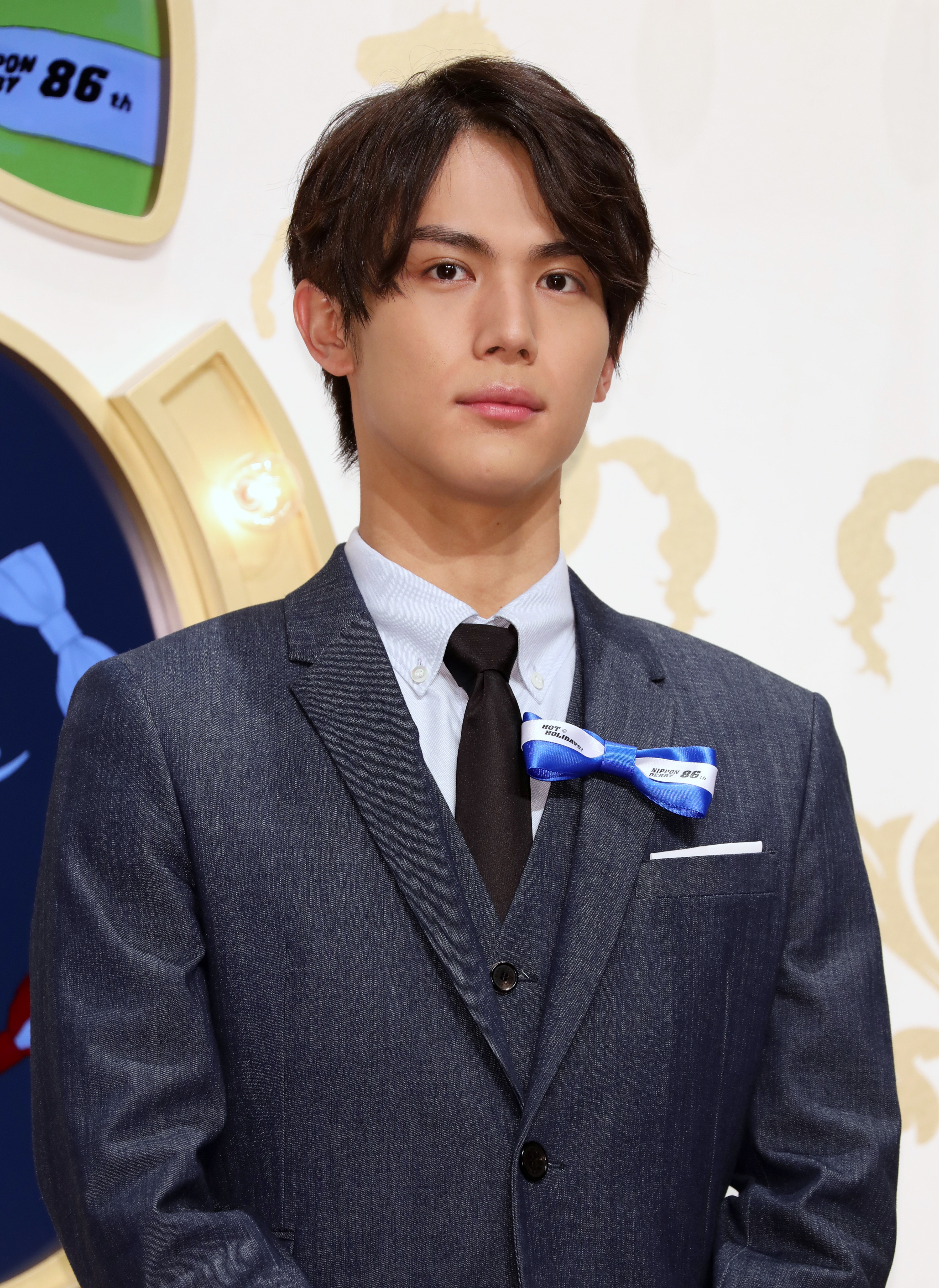 【送料無料】中川大志さん掲載ページ（約A3サイズ）#8444 中川大志さん、プロ顔負けでアート作品撮影 令和8年版彫刻の森美術館