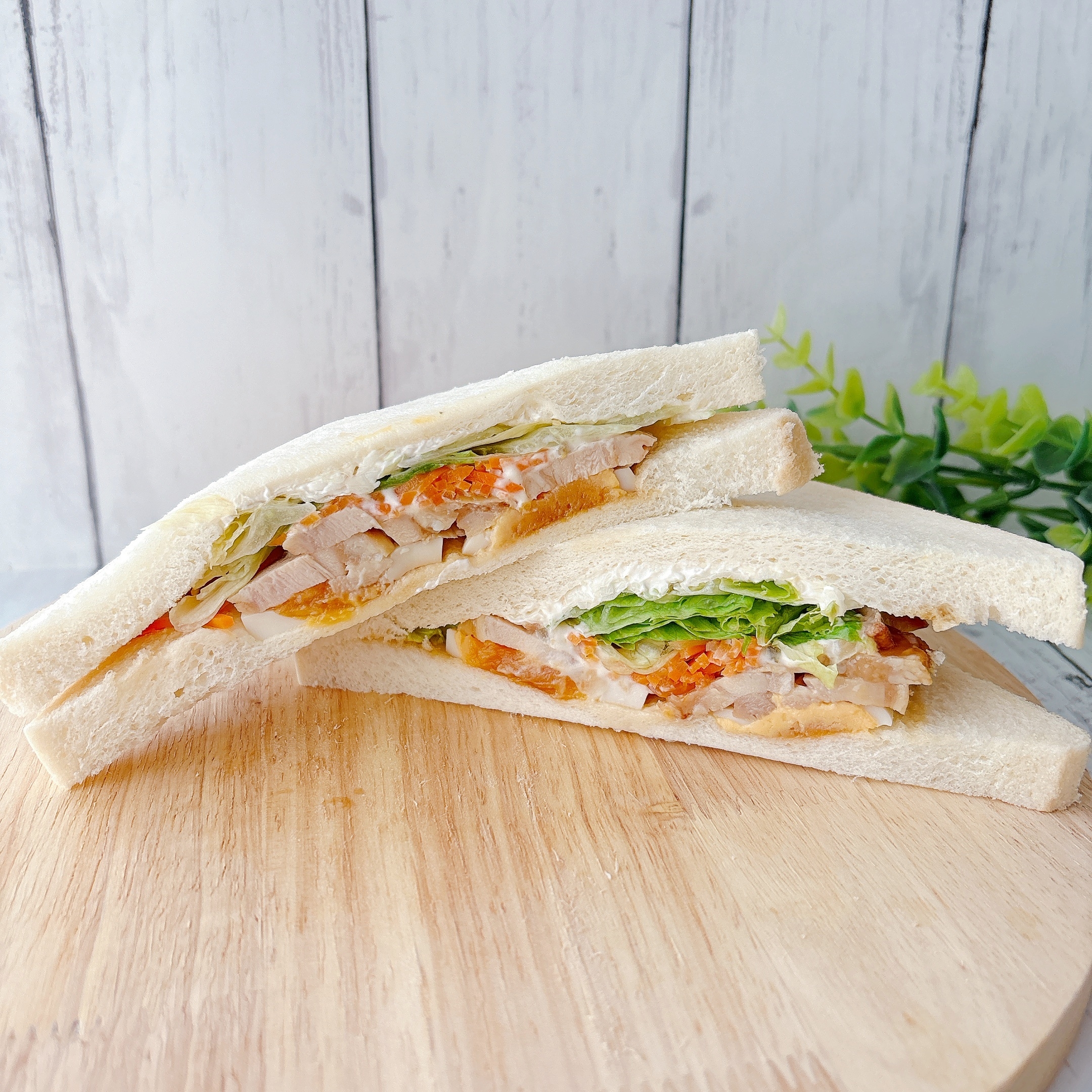 LAWSON(ローソン)の「大きなサンドイッチ 野菜照焼チキンサンド」