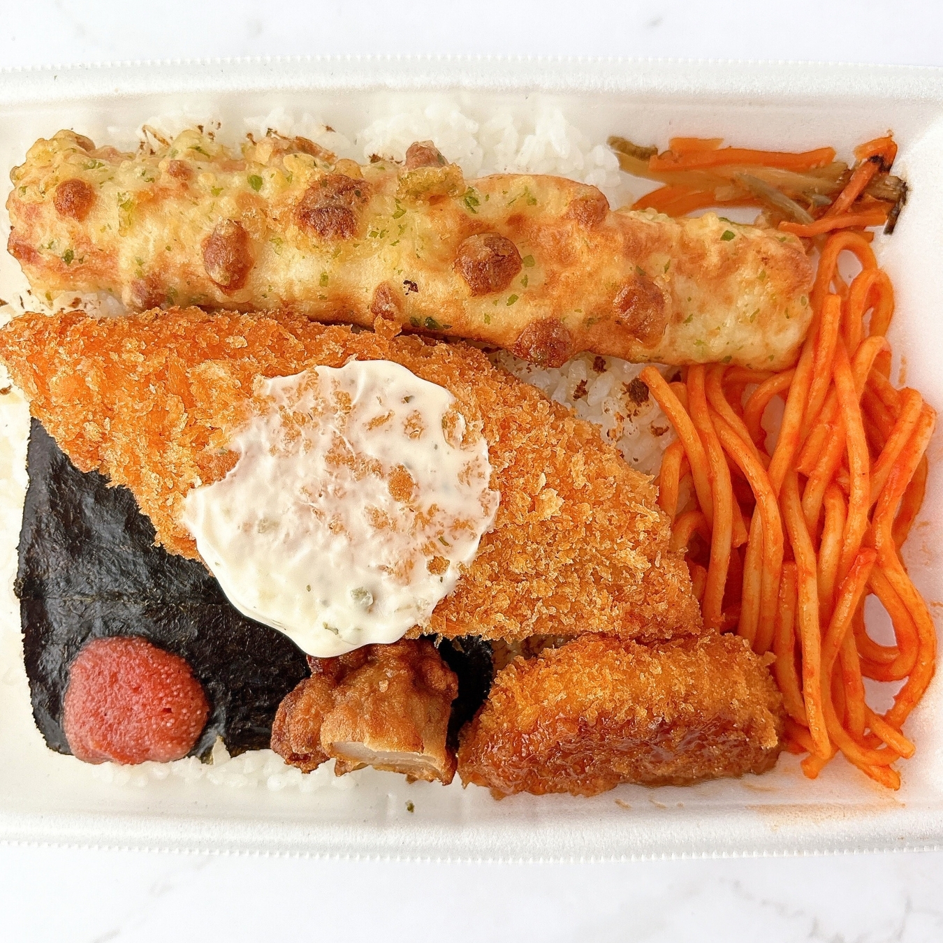 FamilyMart(ファミリーマート)の「増量 明太海苔弁当」