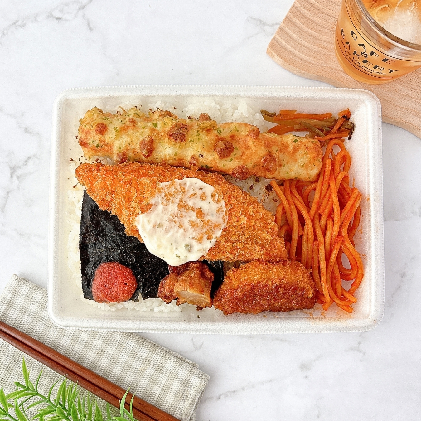 FamilyMart(ファミリーマート)の「増量 明太海苔弁当」
