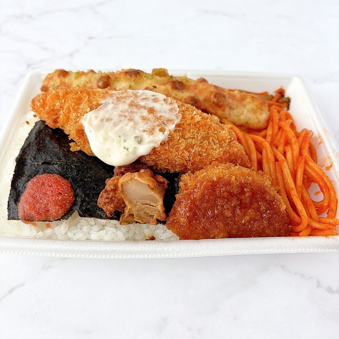 FamilyMart(ファミリーマート)の「増量 明太海苔弁当」