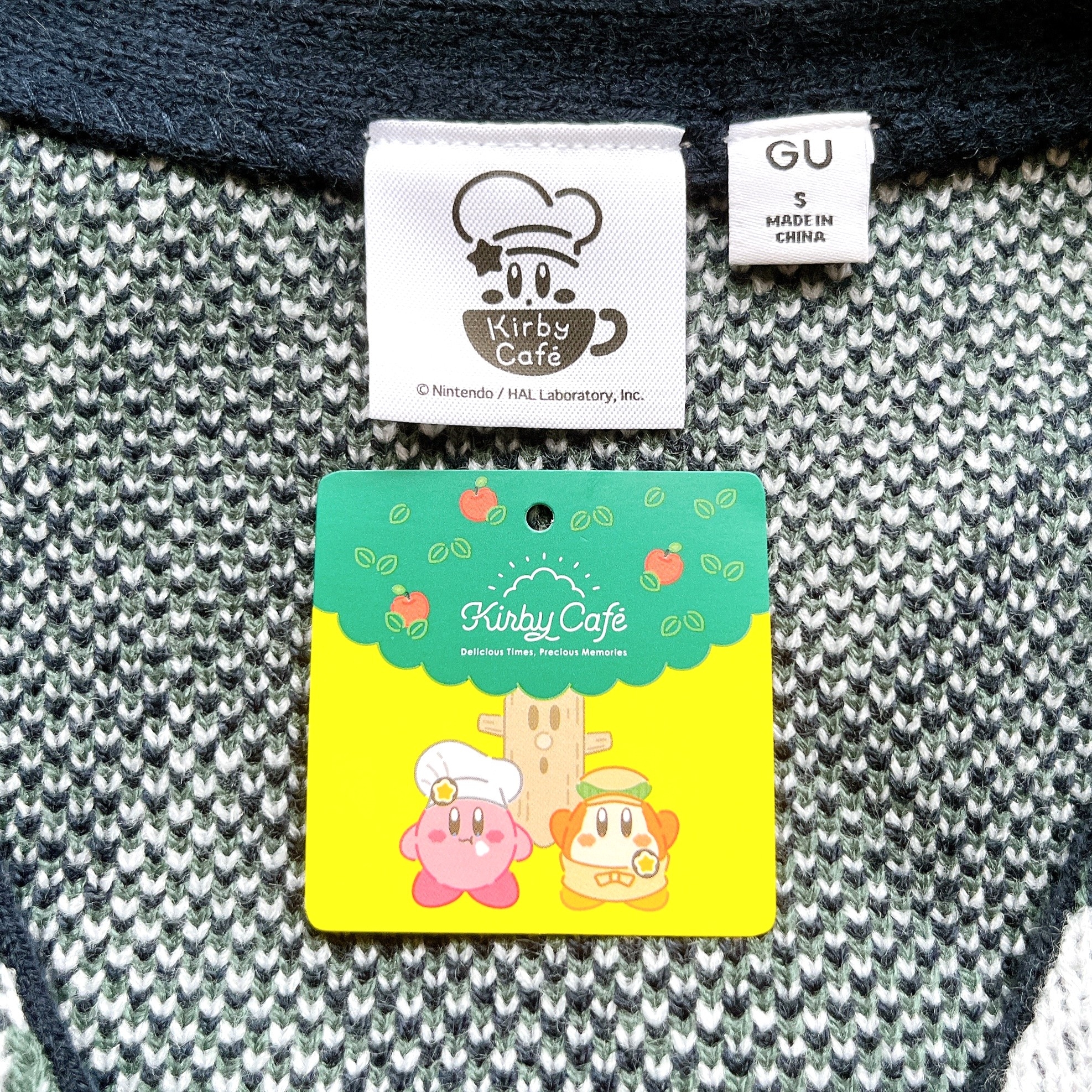 GUの「Vネックカーディガン Kirby」