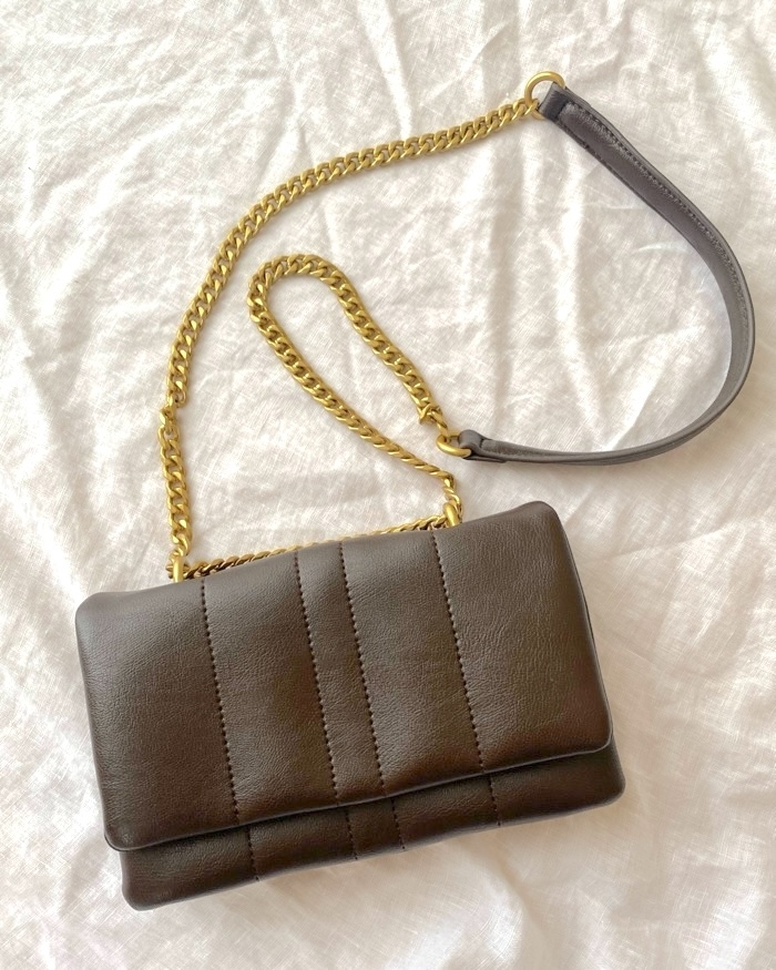 完売品ZARA ギャザーチャーム付きトートバッグ サンダルデニムパンツ通学レア ZARA ギャザーチャーム付きトートバッグ - メルカリ