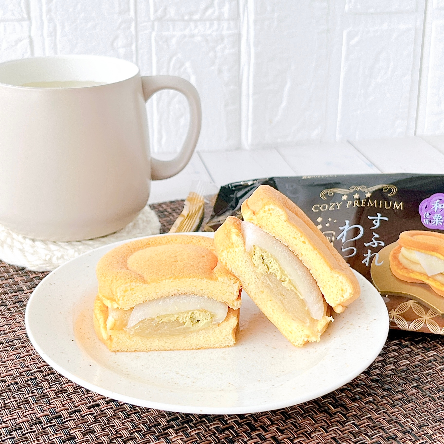 銀座コージーコーナーの「コージープレミアムスフレワッフル(和栗&ほうじ茶 宵もち)」