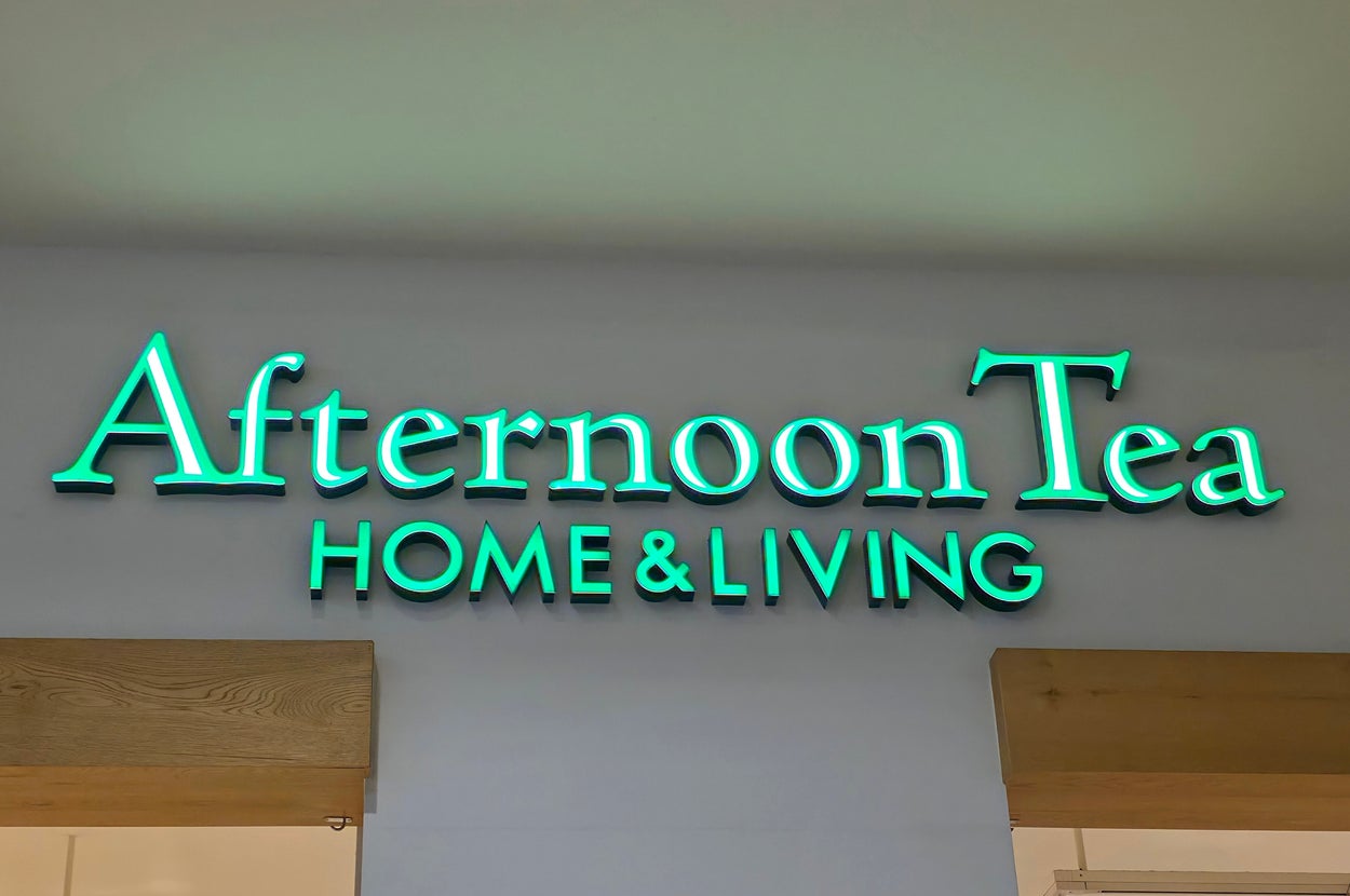 「Afternoon Tea HOME & LIVING」の店の看板です。
