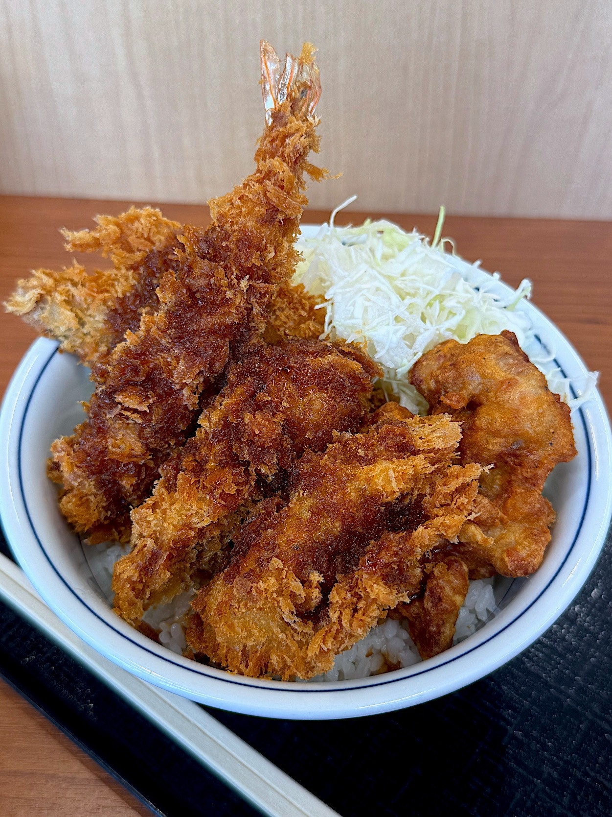 かつやの「秋の海鮮フライ丼」