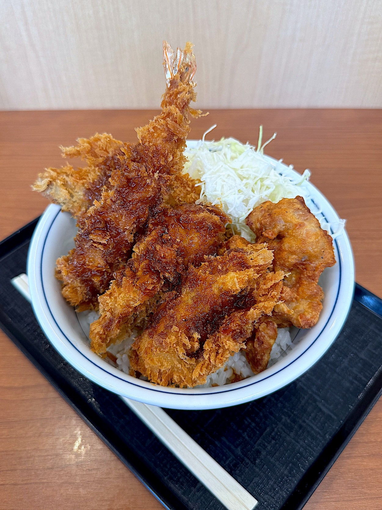 かつやの「秋の海鮮フライ丼」
