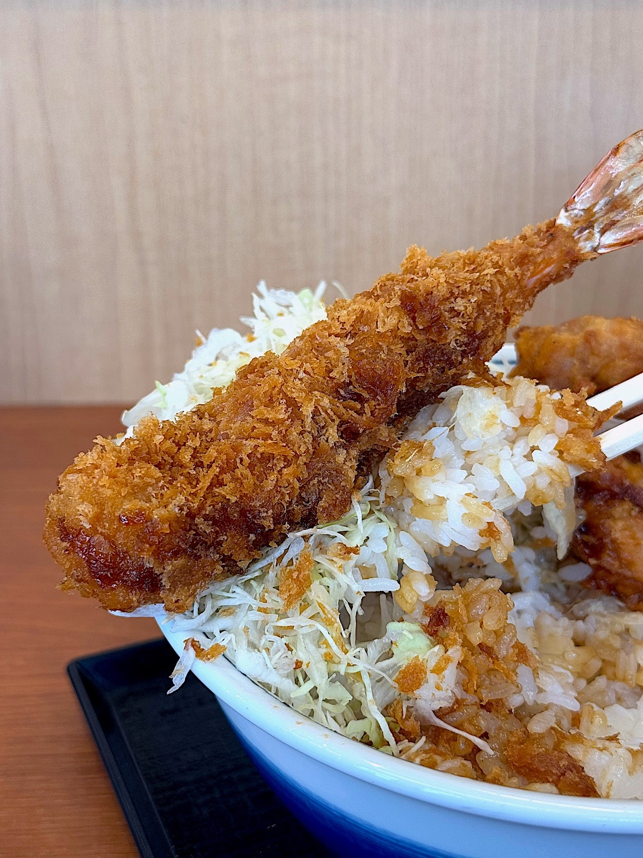 かつやの「秋の海鮮フライ丼」