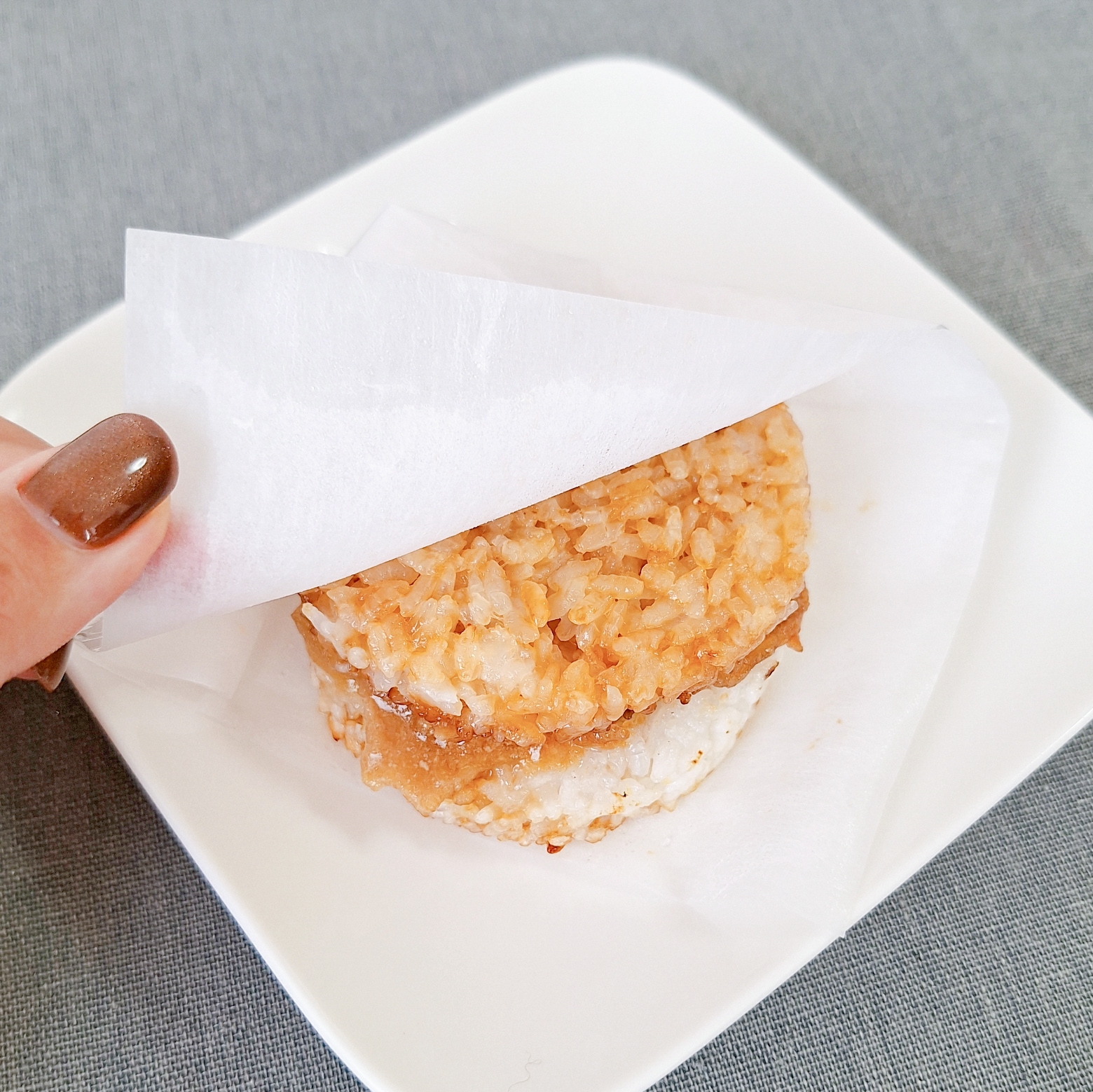 セブンイレブン「7P ライスバーガー 豚生姜焼き」