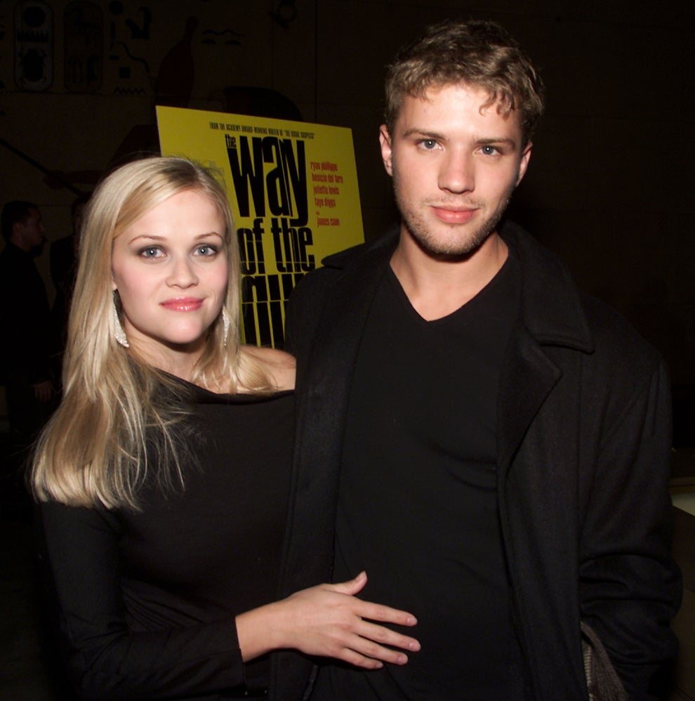 19 Celebs Who Welcomed Babies Super Young 23 Reese Witherspoon and Ryan Phillippe on the red carpet.