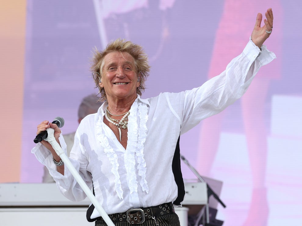 19 Celebs Who Welcomed Babies Super Young 25 Rod Stewart performing on stage.