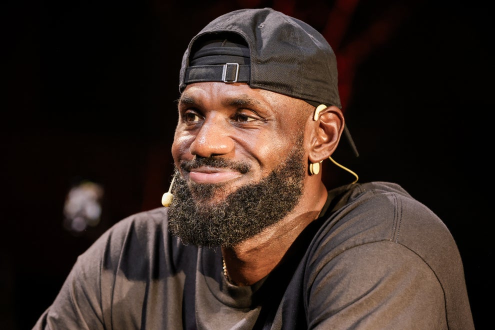 19 Celebs Who Welcomed Babies Super Young 31 Lebron James wearing a mic and backwards cap.