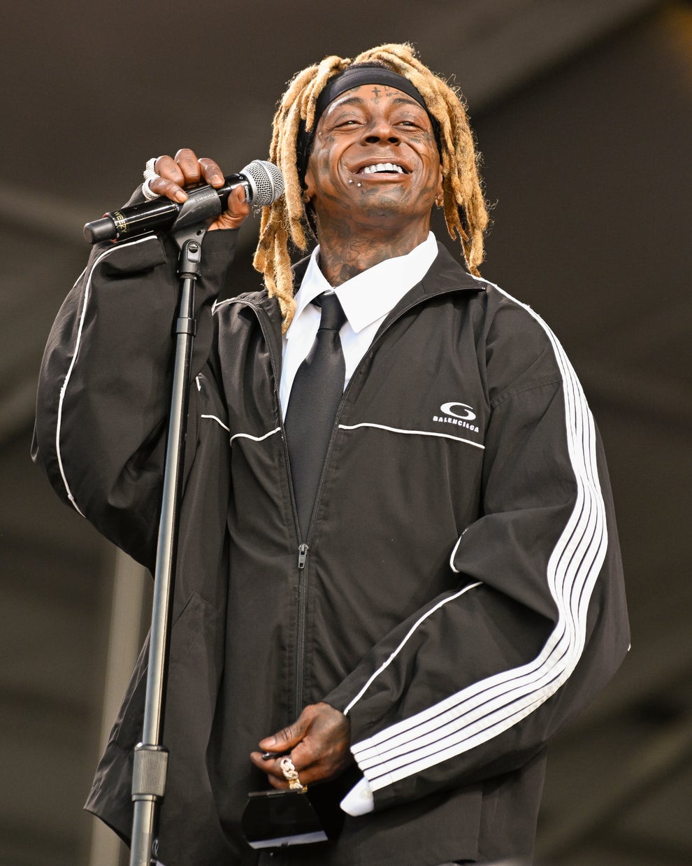 19 Celebs Who Welcomed Babies Super Young 11 Lil Wayne performing on stage.