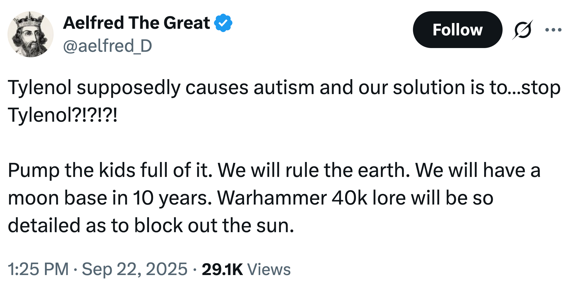 Skjermbilde av en tweet av Aelfred, det store humoristisk som antyder at bruk av Tylenol vil føre til verdslig dominans og en detaljert Warhammer 40K -fremtid