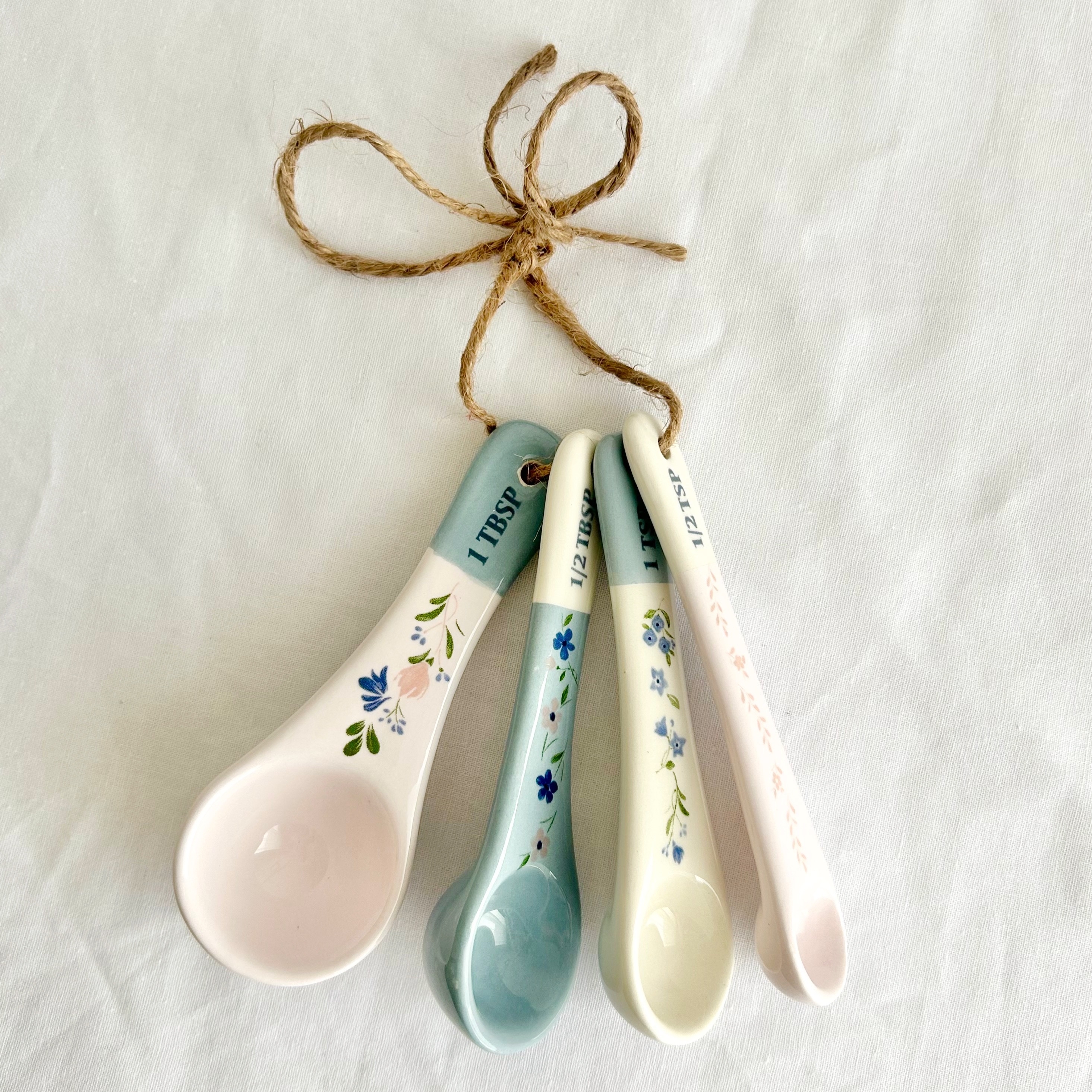 アフタヌーンティー　花柄食器セット 陶器製 5点➕トング　セット アフタヌーンティー 花柄食器セット 陶器製 5点➕トング セット