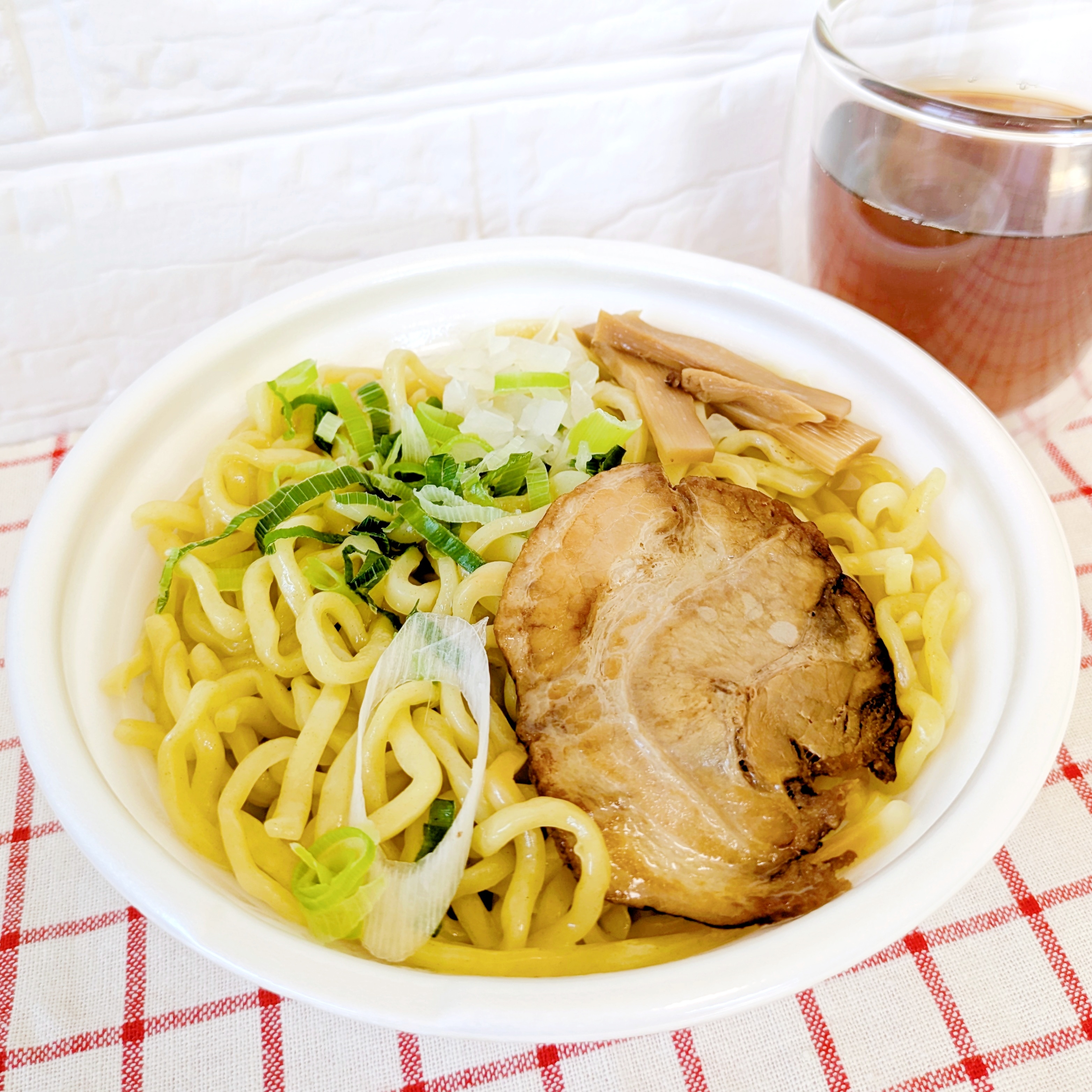 セブン-イレブンの「極太麺！コク旨醤油の油そば」