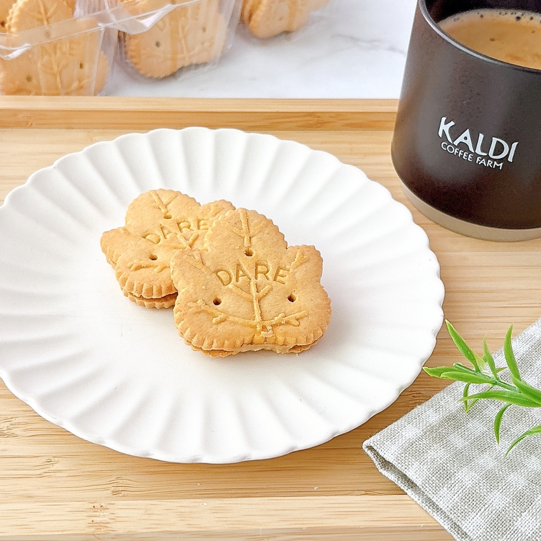KALDI （カルディ）の「モリーズ メープルクリームクッキー 300g」