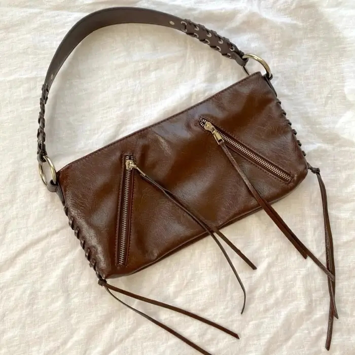 ZARAの「ジッパー付きショルダーバッグ」