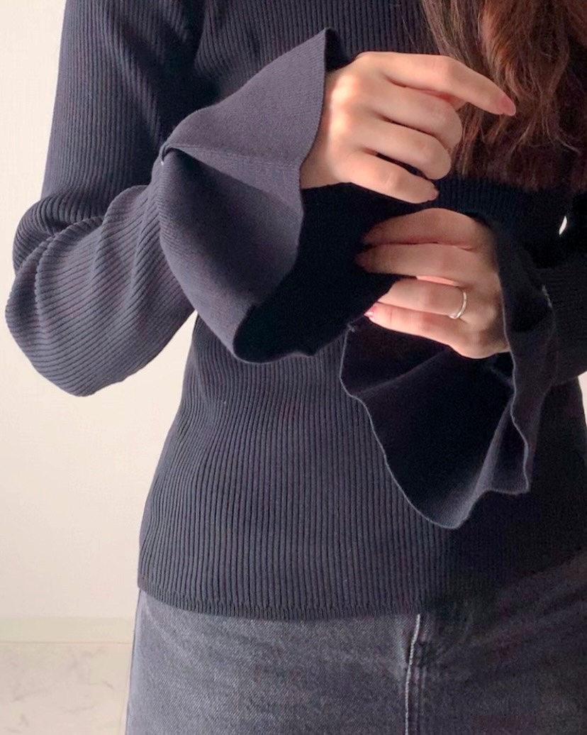 AZUL BY MOUSSY(アズールバイマウジー)の「シアーコンビフレアスリーブニット」