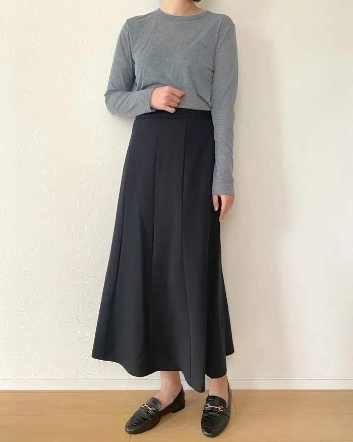 GUの「カットソーフレアスカートQ」