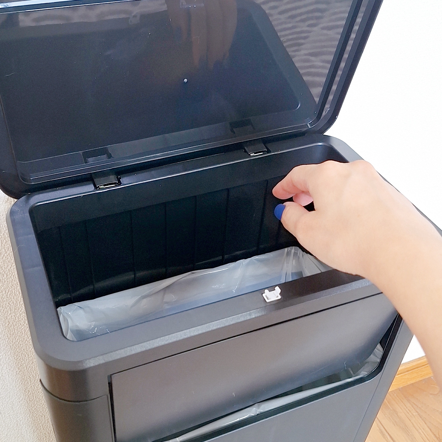 ニトリ「2WAY 壁にぴったりつけられるプッシュ式ペール 25L (ブラック)」