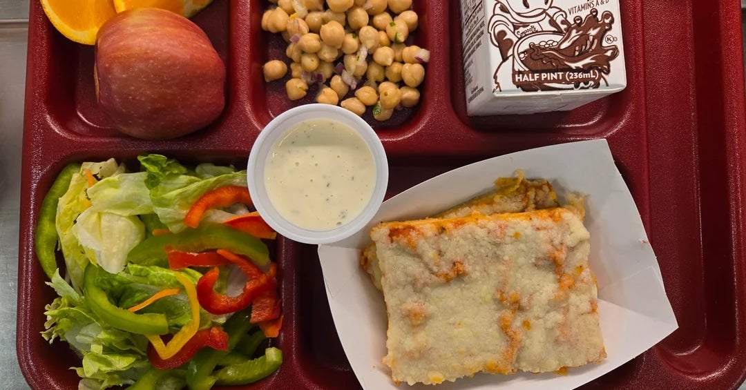 19 Cafeteria Foods That Were Truly The Blueprint For Comfort Food