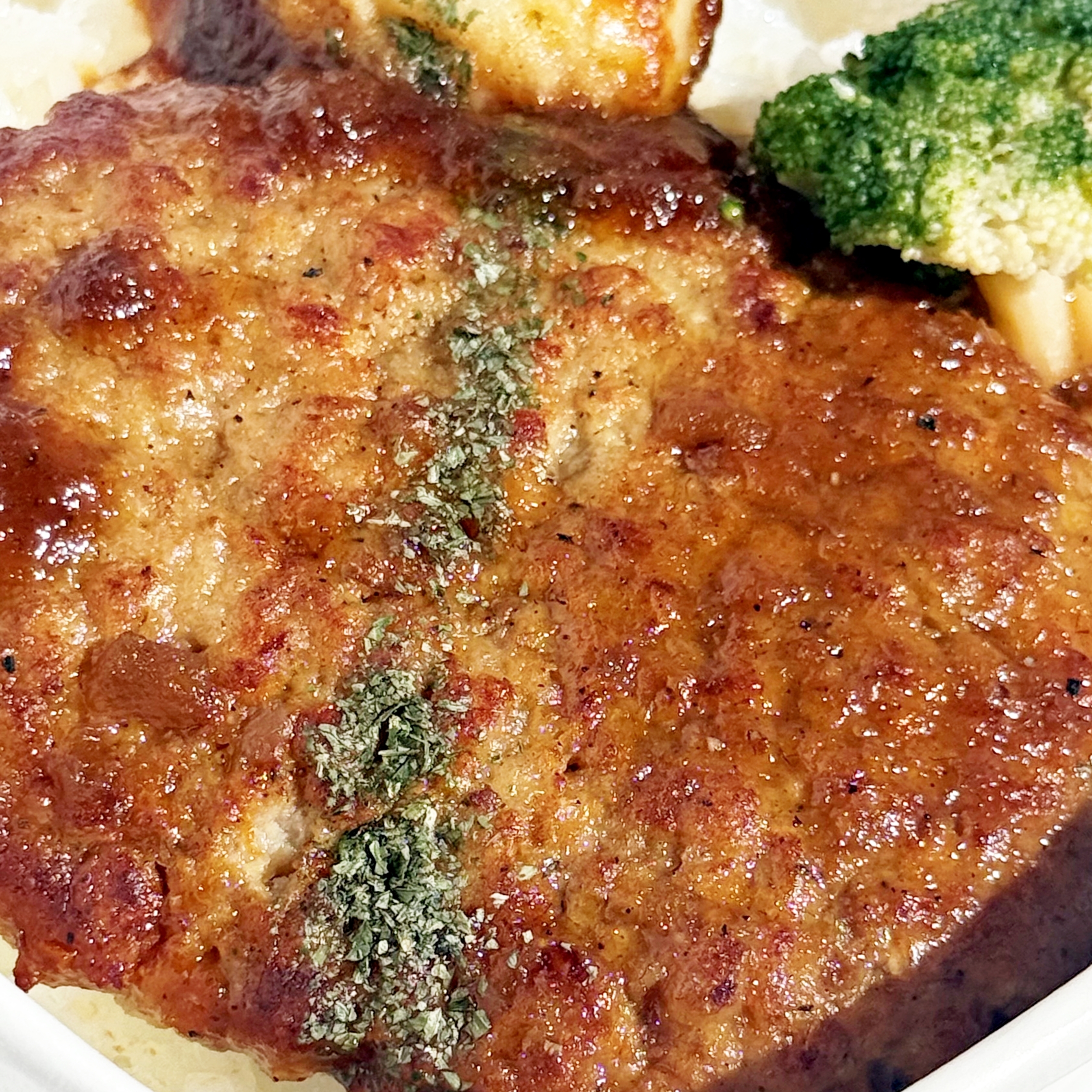 セブン「おろし玉ねぎソースのハンバーグ丼」