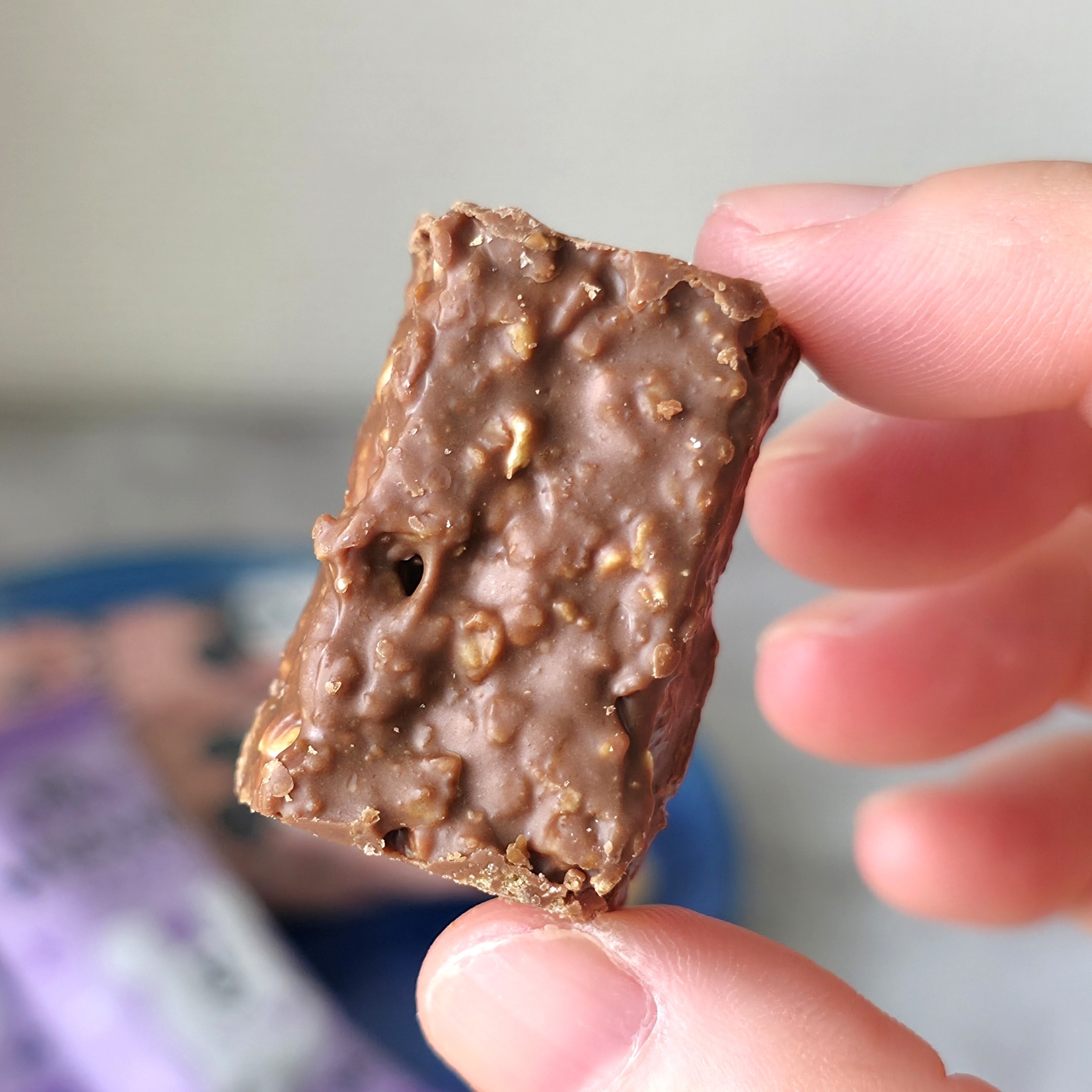 ディズニー「アーモンドチョコレートバー」