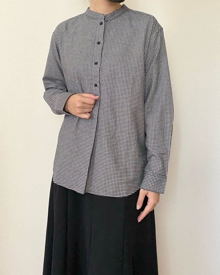 無印良品の「婦人 両面起毛フランネルスタンドカラー長袖ブラウス」