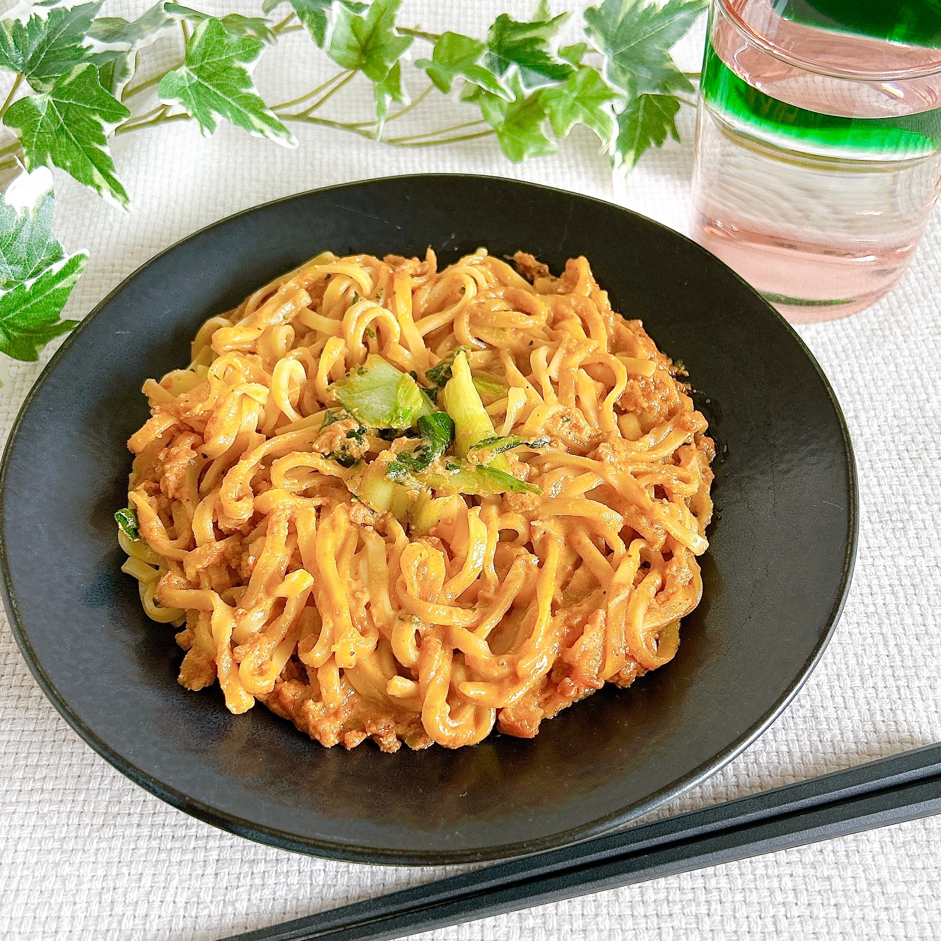LAWSON(ローソン)の「濃厚胡麻の汁なし担々麺」