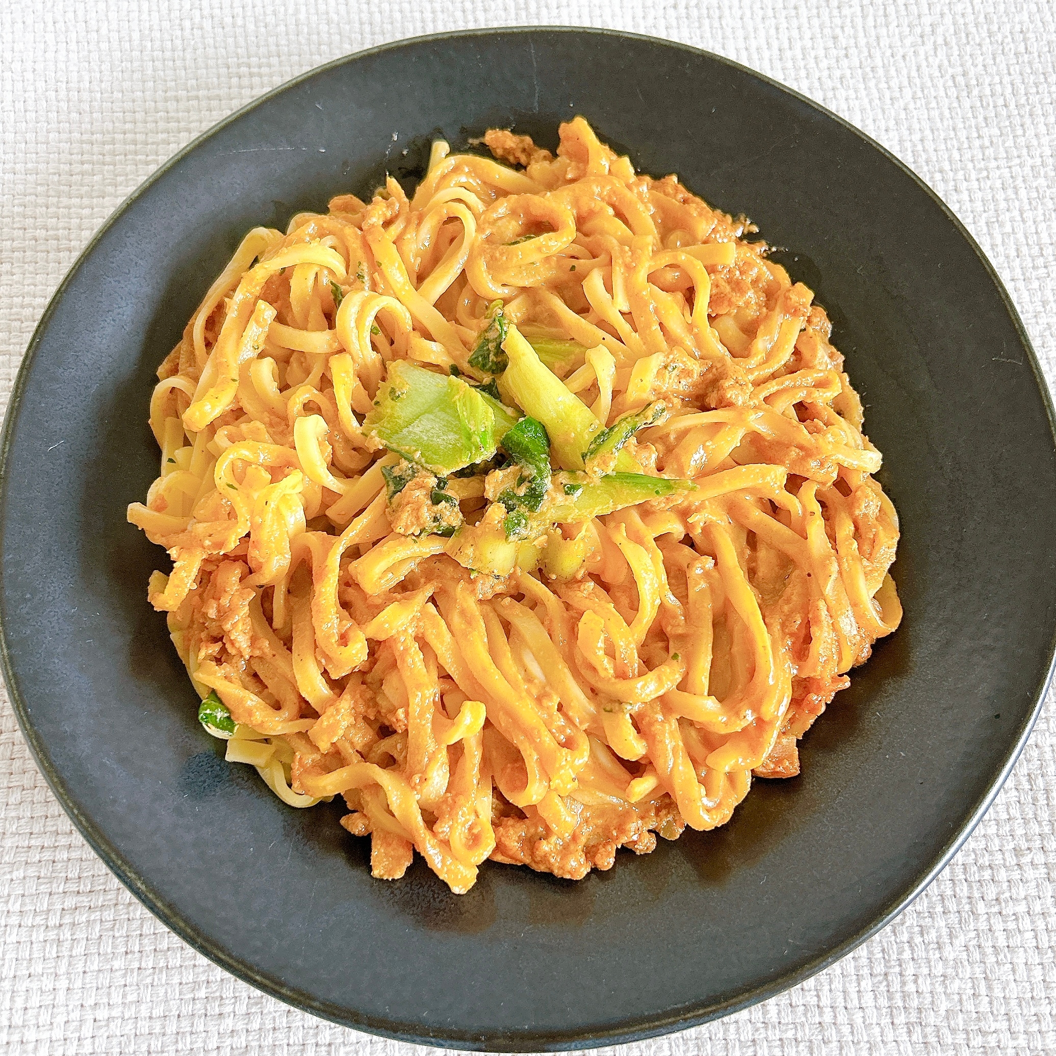 LAWSON(ローソン)の「濃厚胡麻の汁なし担々麺」