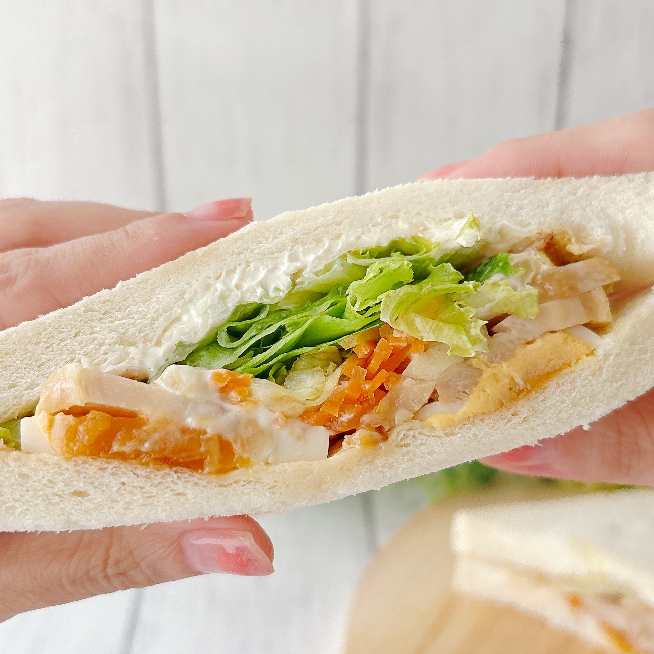 セブン「大きなサンドイッチ 野菜照焼チキンサンド」