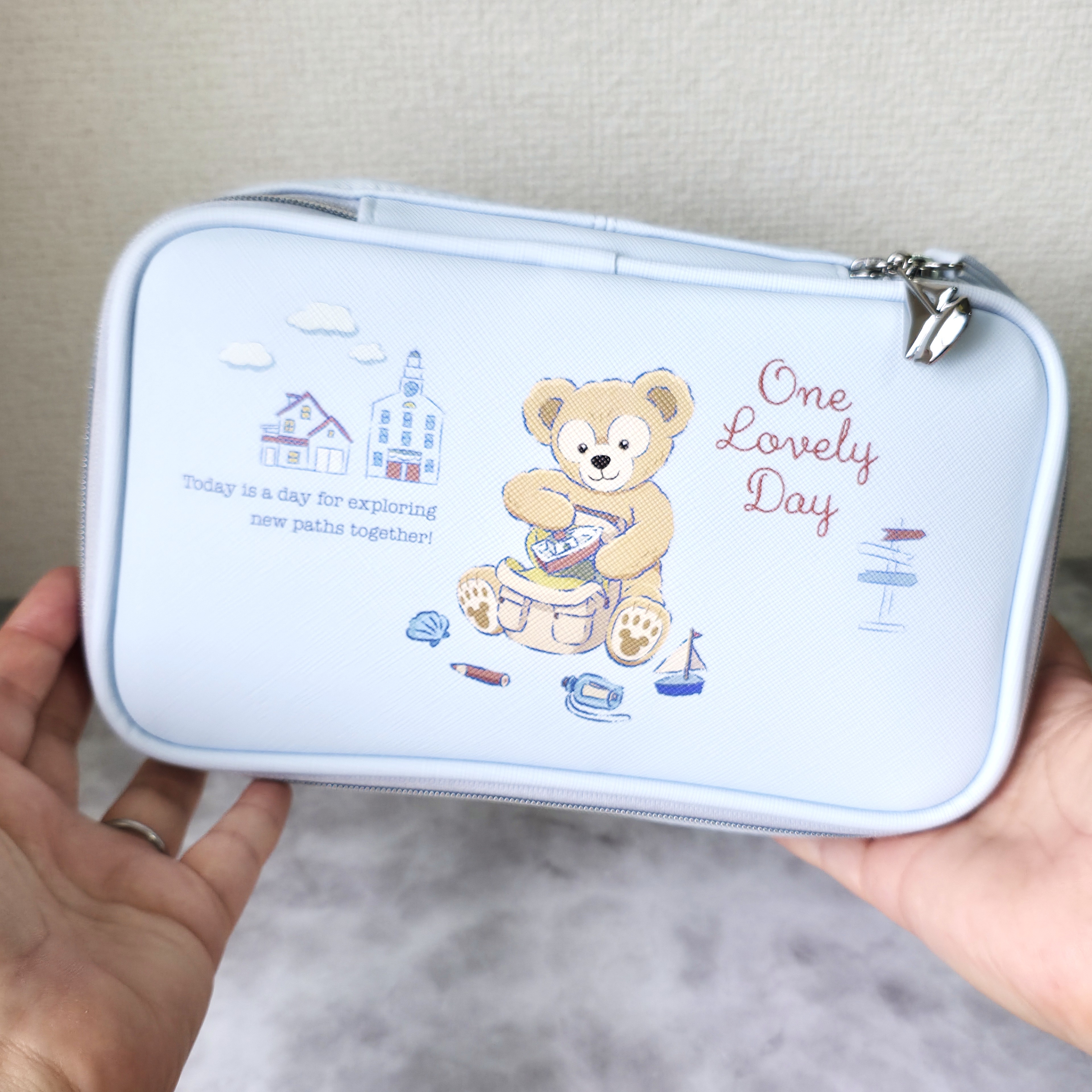 待って、さすがに可愛すぎん？ディズニーシー限定の「ダッフィーポーチ