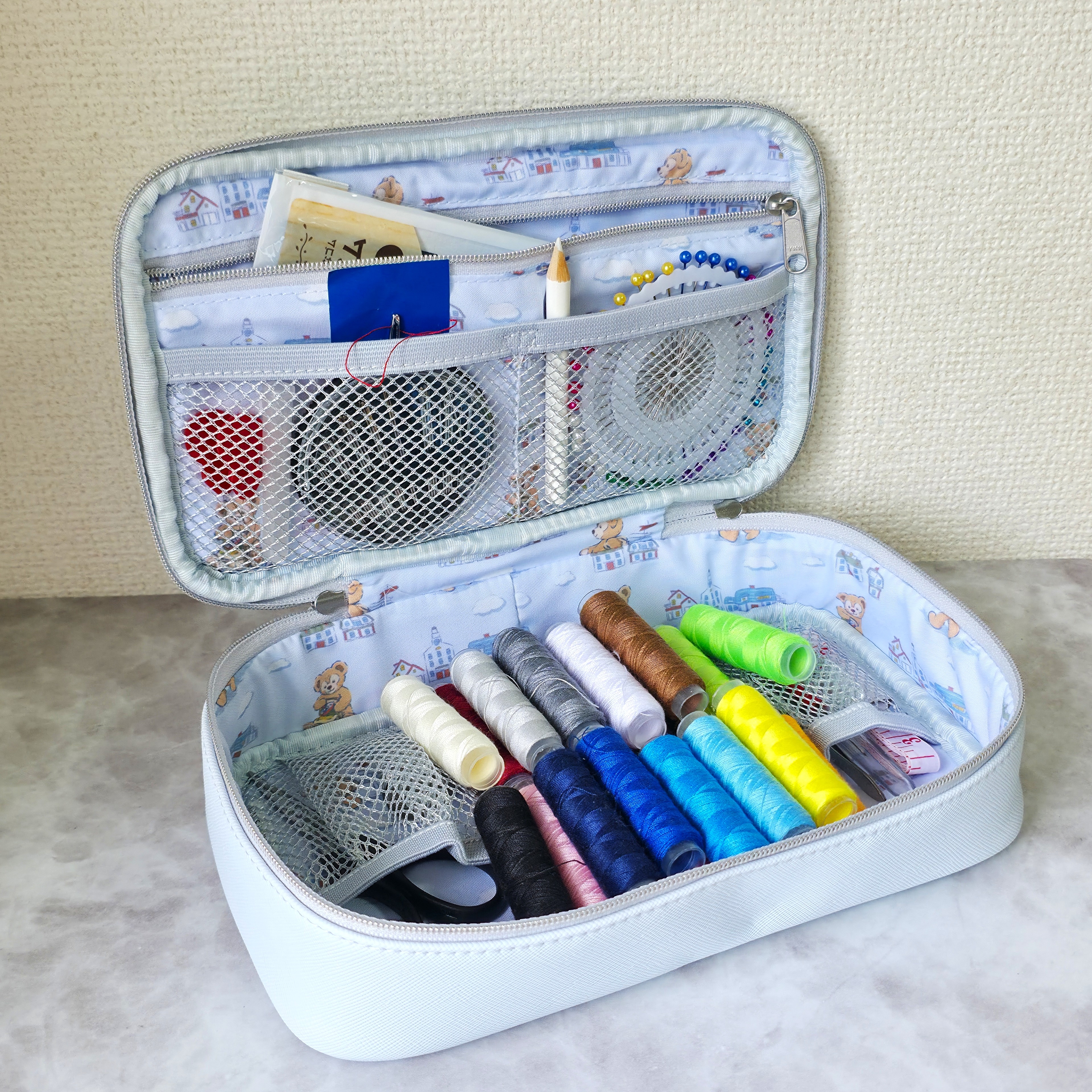 待って、さすがに可愛すぎん？ディズニーシー限定の「ダッフィーポーチ