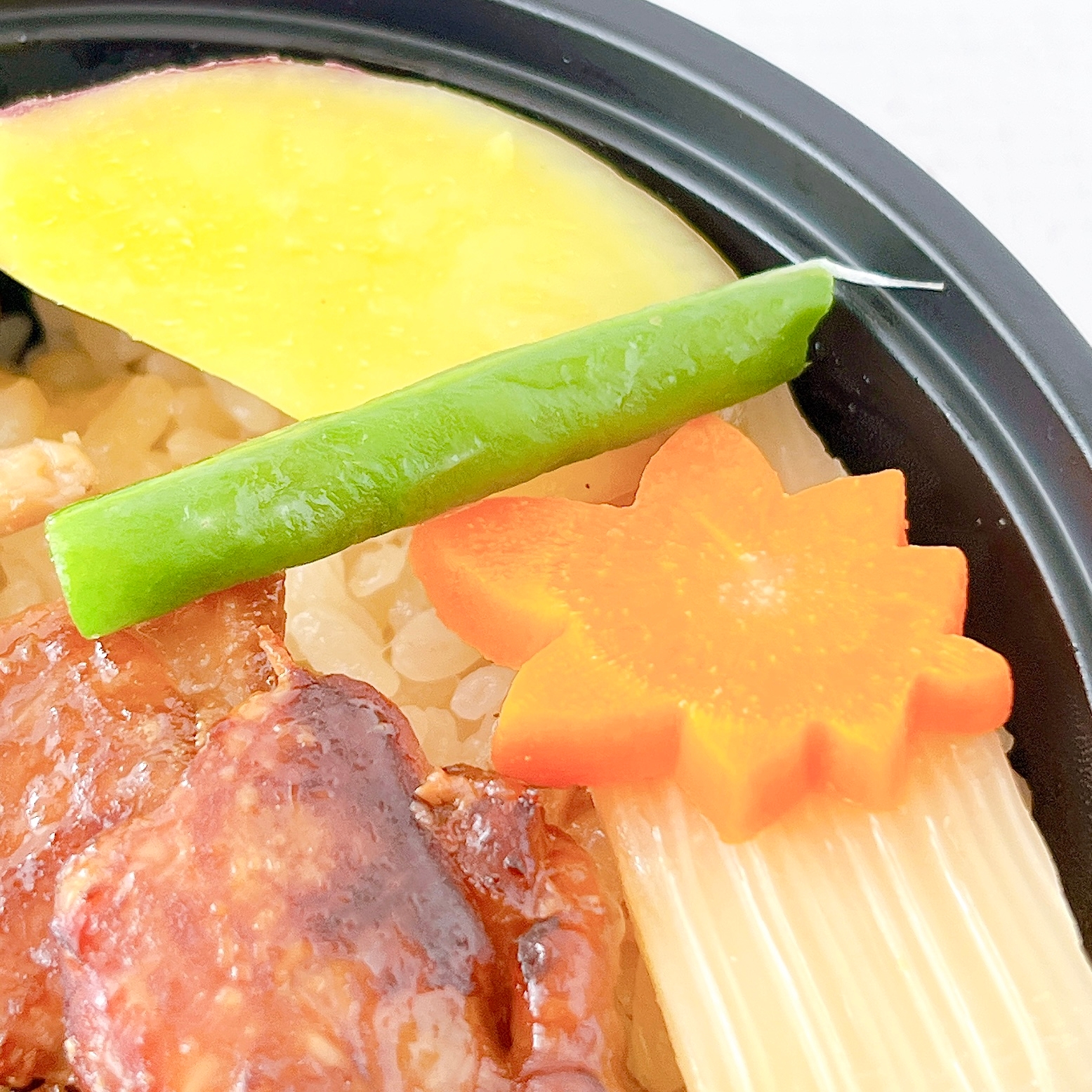 セブン-イレブンの「秋の味覚 鶏釜めし仕立て」