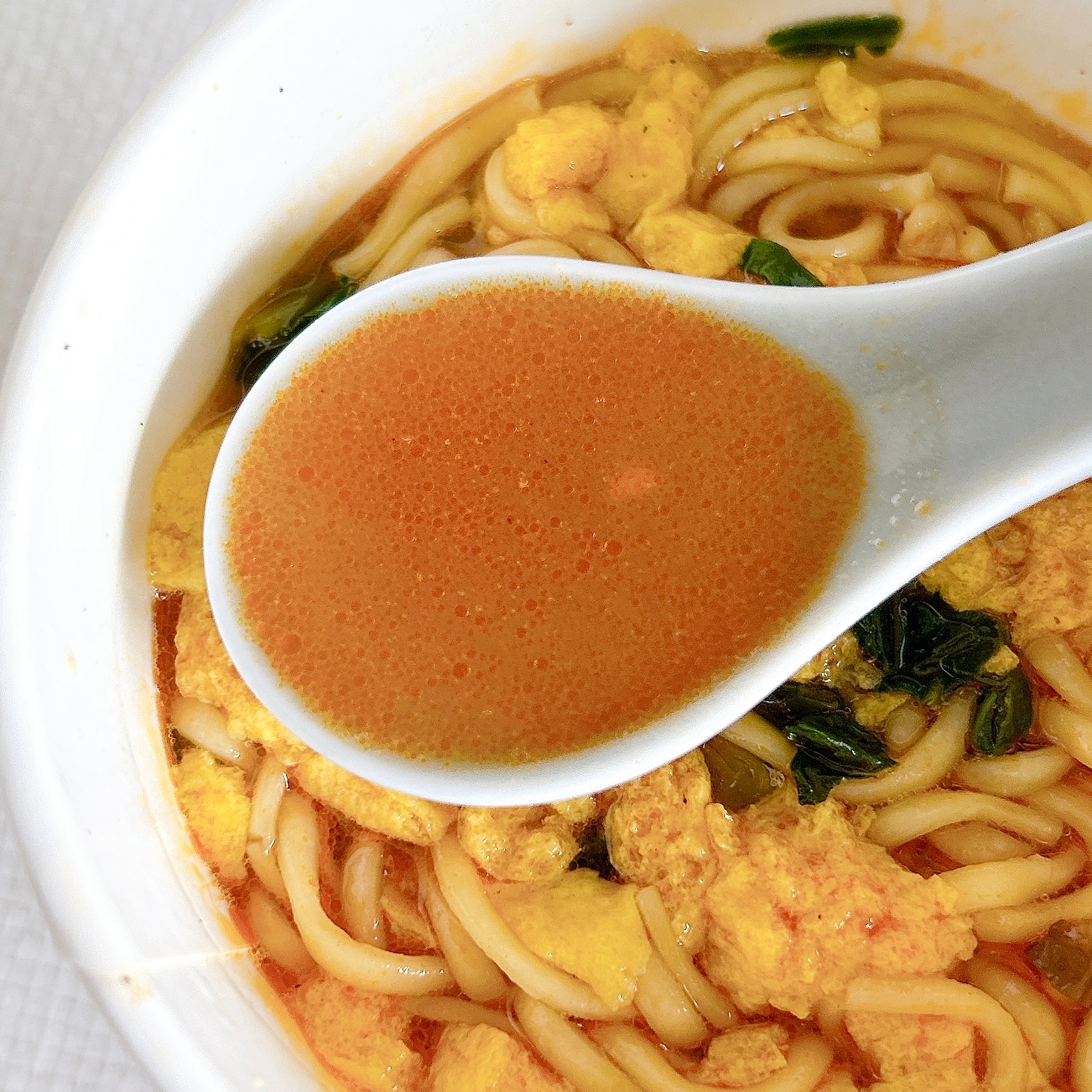 セブン-イレブンの「7プレミアム サンラータン麺」