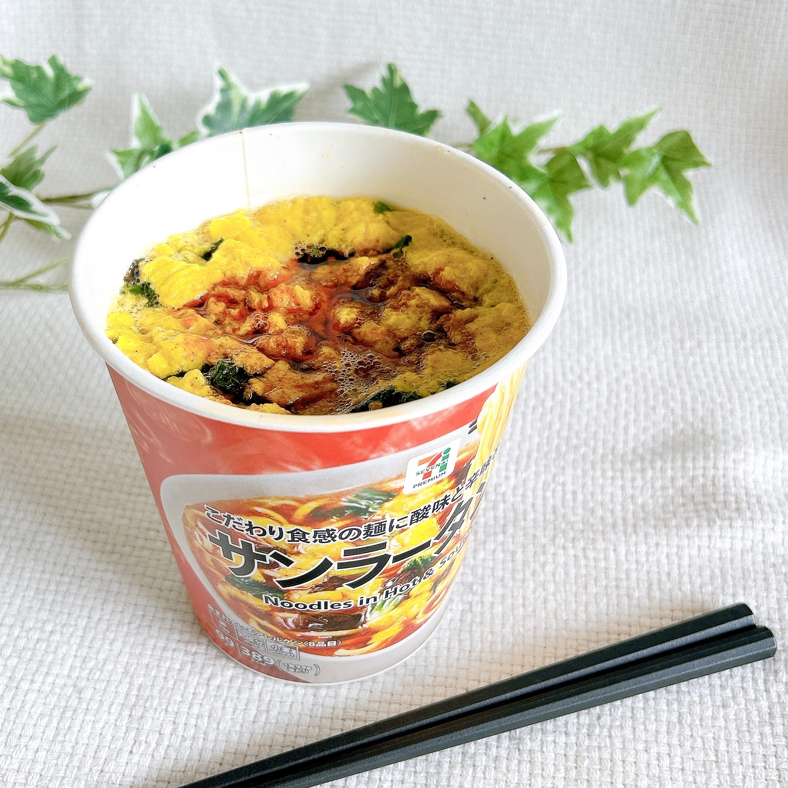 セブン-イレブンの「7プレミアム サンラータン麺」