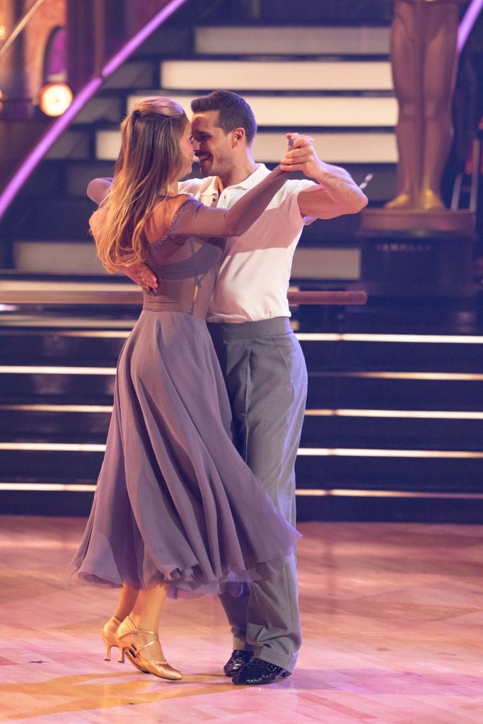 14 Celebs Who Dated Their "Dancing With The Stars" Partners 22 CwtpypjhR