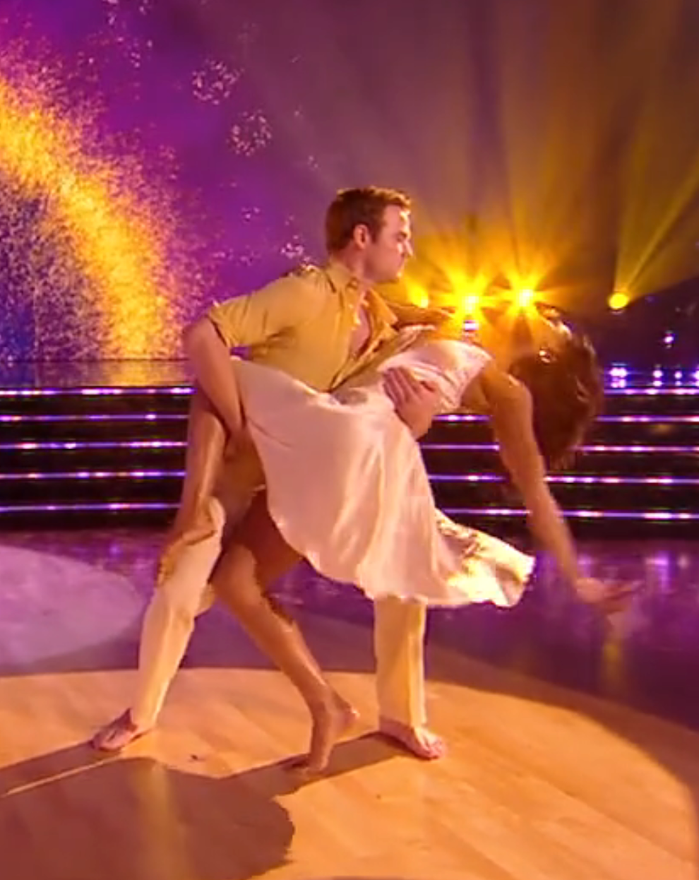 14 Celebs Who Dated Their "Dancing With The Stars" Partners 10 RLr1PgRdz
