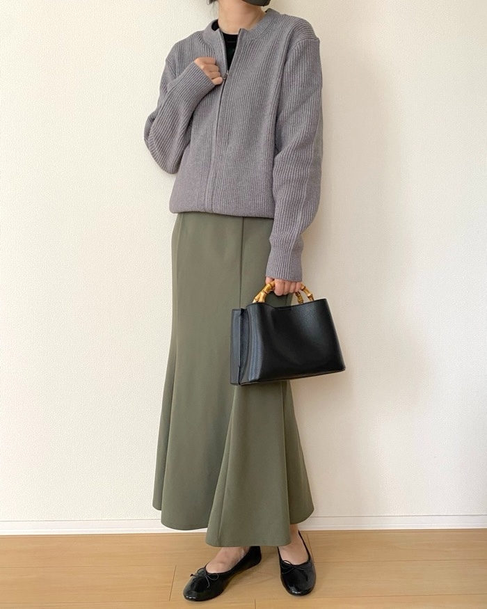 デザインも色も最高」ユニクロCの“新作カーディガン”がゆるっと着られ