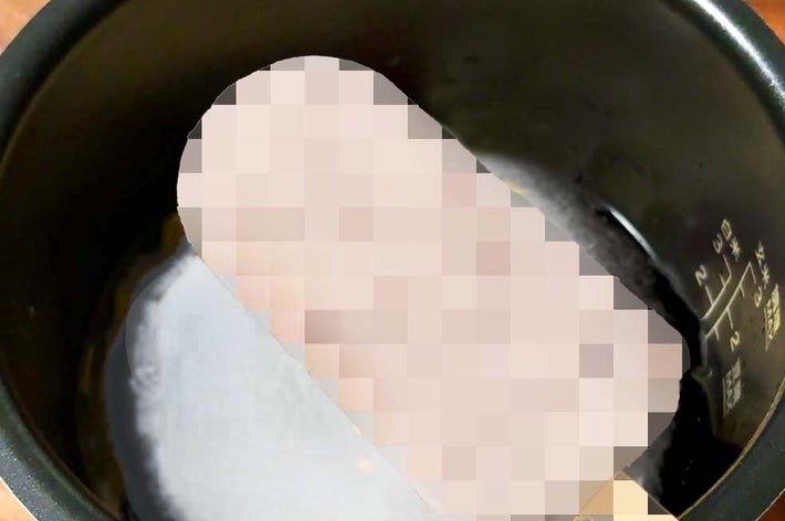 炊飯器の中のアイスバー。