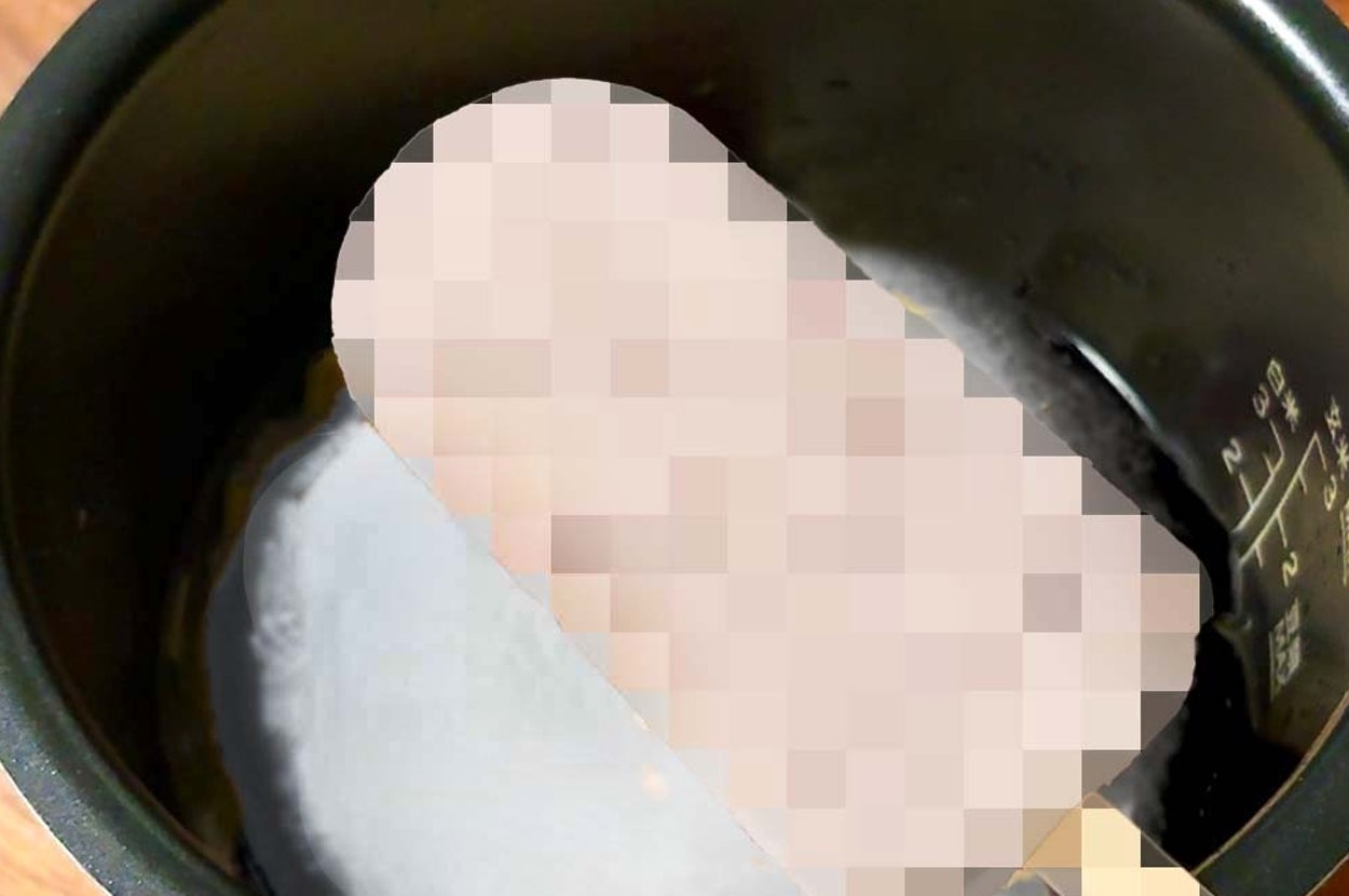 炊飯器の中のアイスバー。