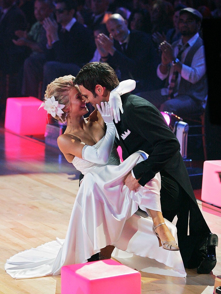 14 Celebs Who Dated Their "Dancing With The Stars" Partners 112 owaqFXP8